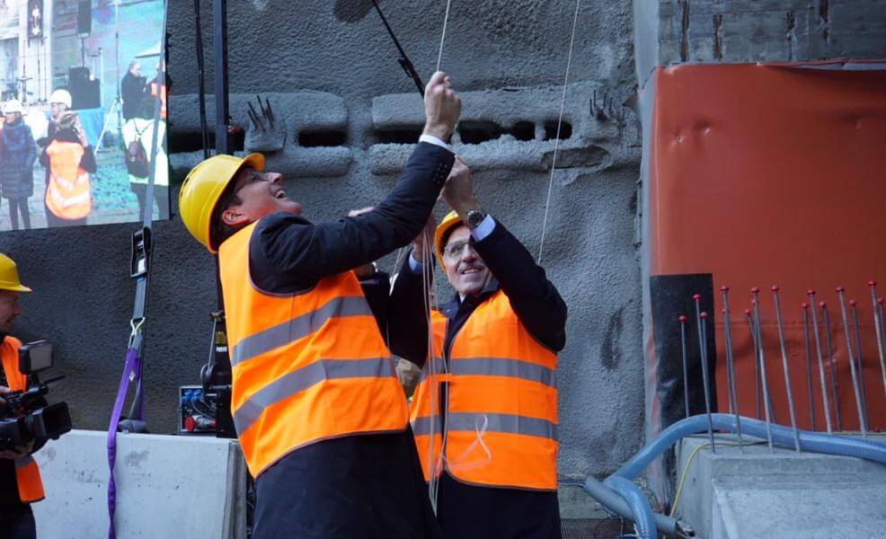 LH Kompatscher gibt das Startzeichen für den Durchbruch des Südportals des Brennerbasistunnels in Franzensfeste.