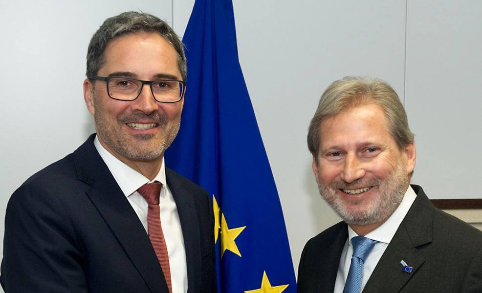 Über europapolitische Themen hat sich Landeshauptmann Kompatscher mit EU-Kommissar Hahn ausgetauscht.
