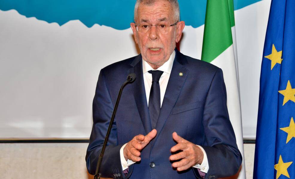 "Das Einende vor das Trennende stellen", dazu forderte Bundespräsident Alexander Van der Bellen heute auf Schloss Tirol auf.