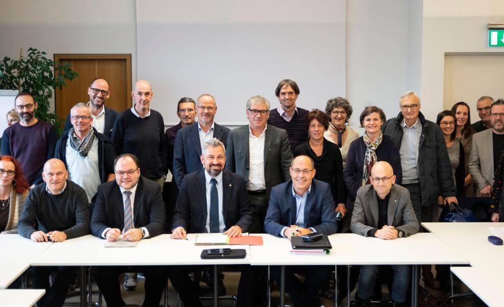 Nach 13 Verhandlungsrunden einig: die öffentliche Delegation und die Gewerkschaften des öffentlichen Dienstes.