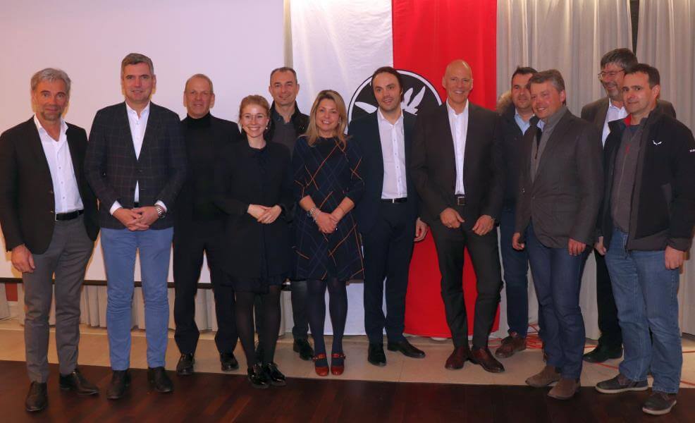 Landesrat Arnold Schuler, EU-Parlamentarier und Spitzenkandidat für die EU-Wahl Herbert Dorfmann, stellvertretender SVP-Obmann Karl Zeller, Landtagsabgeordnete Jasmin Ladurner, Klaus Metz, Sonja Pircher, SVP-Obmann Philipp Achammer, SVP-Bezirksobmann Burg