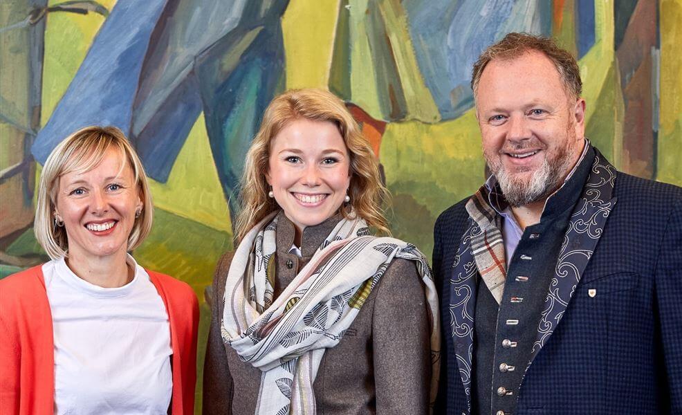 SVP-L.-Abg. Magdalena Amhof, SVP-L.-Abg. Jasmin Ladurner und SVP-Fraktionsvorsitzender Gert Lanz