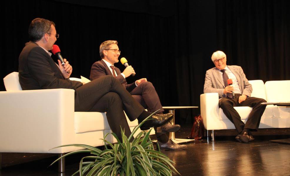 Von links: Moderator Theo Hendrich, Landeshauptmann Arno Kompatscher und Bürgermeisterkandidat Richard Stampfl