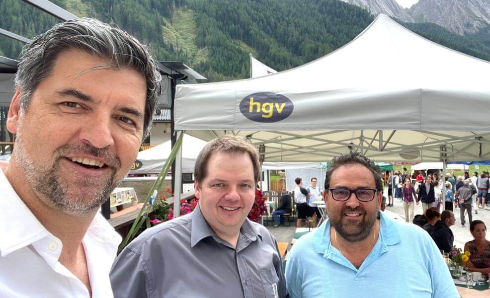 L.Abg. Helmut Tauber mit HGV-Ortobmann von Pfitsch Pauli Hofer und Gebietsobmann HGV Wipptal Manfred Volgger beim Sommernachtsmarktl Pfitsch