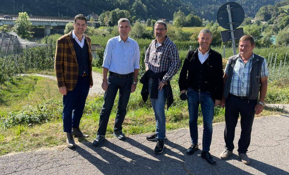 v.i. SVP-Landtagsabgeordneter Helmut Tauber, EU-Parlamentarier Herbert Dorfmann, Landeshauptmann Arno Kompatscher, Bürgermeister Peter Brunner, Bürgermeister Konrad Messner