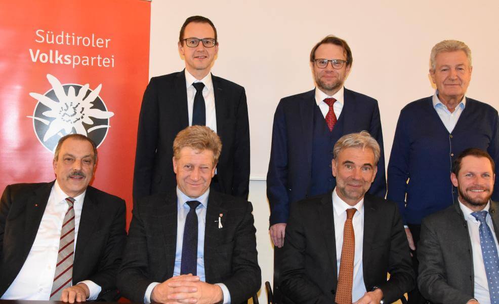 v.l.n.r.: Koordinierungsobmann Christoph Granaudo, Landtagsabgeordneter Franz Locher, Landesrat Arnold Schuler, Regionalassessor Manfred Vallazza h.l.n.r. Ortsobmann Lorenz Ebner, Bezirksobmann Christoph Perathoner, Bezirksobmann Unterland Oswald Schiefer