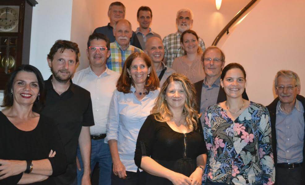 Der SVP-Bezirkssozialausschuss Burggrafenamt hat sich mit dem Wobi-Präsidenten Heiner Schweigkofler (Dritter von links) getroffen.
