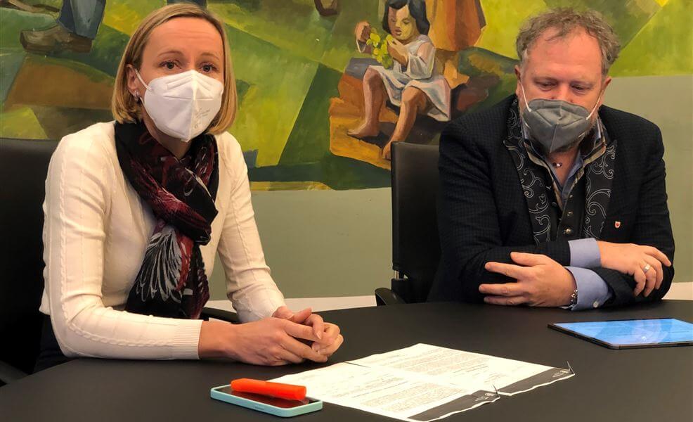 l.-Abg. Magdalena Amhof und Fraktionsvorsitzender Gert Lanz