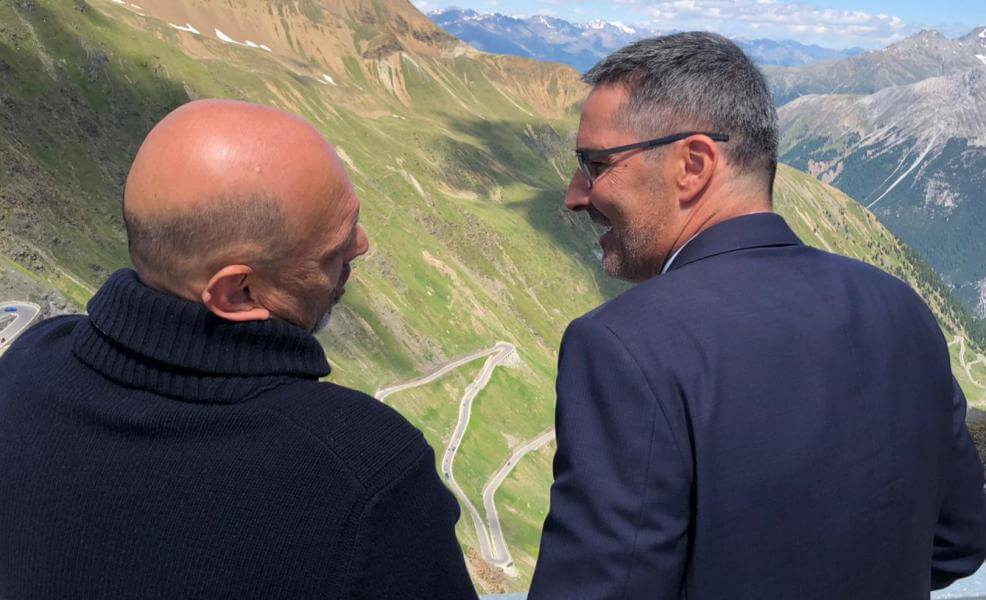 Arno Kompatscher (rechts) und Massimo Sertori mit Blick auf die Stilfser-Joch-Straße