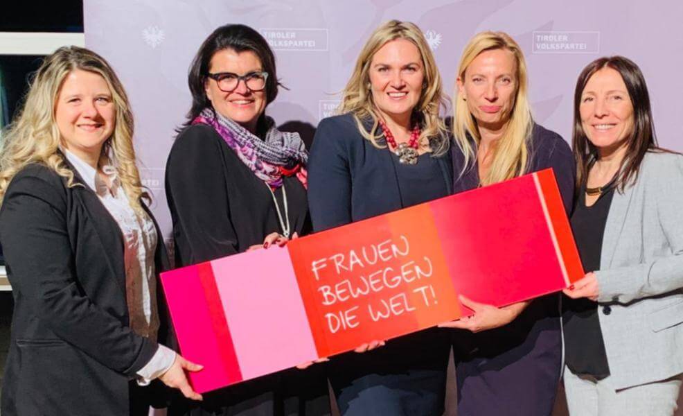Von links: Beatrix Burger, Liesi Pfurtscheller, Renate Gebhard, Juliane Bogner-Strauß und Agatha Sparber.